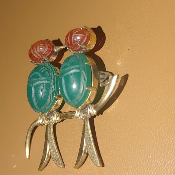 Vintage WRE 12K GF Scarab Beetle Brooch Green Orange Glass Cabochons Reversed - Picture 6 of 7